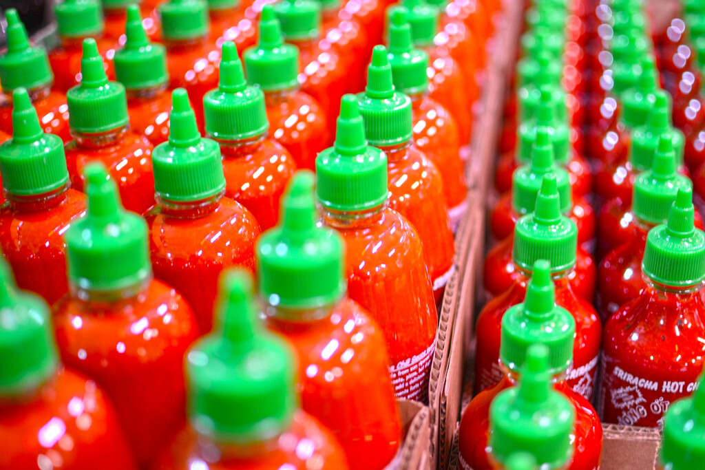 Sriracha: la salsa picante de un refugiado vietnamita que conquistó Estados Unidos sin gastar un céntimo en marketing