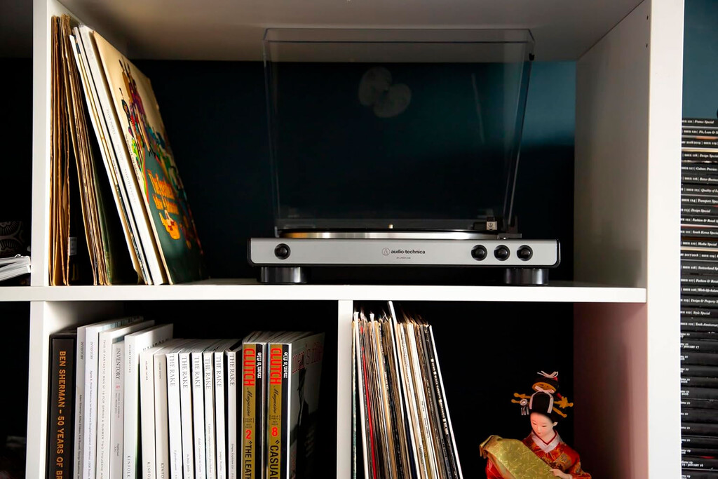 La esencia de volver a escuchar música en un vinilo: cinco tocadiscos más vendidos en Amazon  