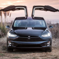 Tesla llama a revisión 2.700 Model X