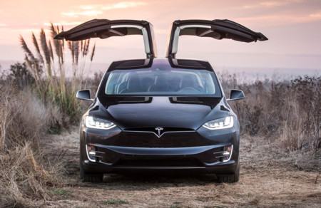 Tesla llama a revisión 2.700 Model X