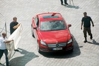 Mercedes CLS 2011 completamente desnudo en París