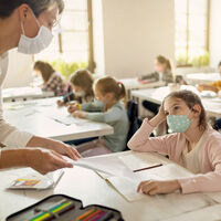 Educación permite que los alumnos titulen y pasen de curso sin límite de suspensos