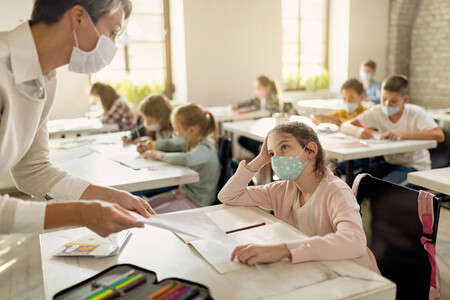 Educación permite que los alumnos titulen y pasen de curso sin límite de suspensos
