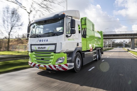 Este camión eléctrico ya recoge la basura en Holanda sin hacer ruido alimentado por una batería de 170 kWh