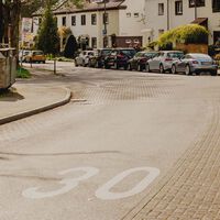 La Unión Europea quiere acabar con los excesos de velocidad: estudia limitar electrónicamente a los coches nuevos a través de satélites