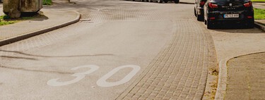 La Unión Europea quiere acabar con los excesos de velocidad: estudia limitar electrónicamente a los coches nuevos a través de satélites