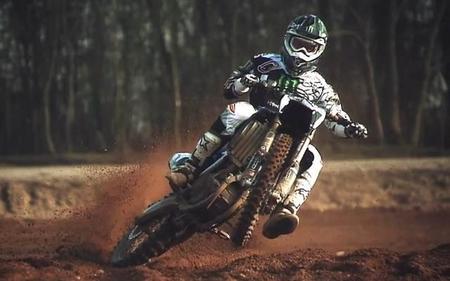 Vídeo-presentación del equipo Monster Energy Yamaha 2012