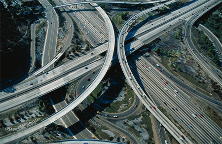 Vivir cerca de una autopista eleva el riesgo de parto prematuro, sobre todo en barrios acomodados