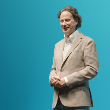 "Tú no vales tu cargo profesional: tú vales tu calidad humana": el potente mensaje de Víctor Küppers, experto en psicología positiva