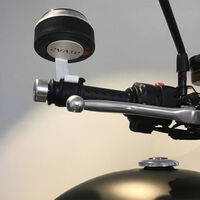 Confirmado: la DGT aclara si multará o no a las motos por la baliza V16 a partir de enero de 2026