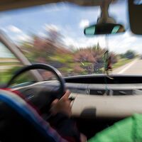 Cada vez más conductores dan positivo en los controles de alcohol y otras drogas de la DGT: todo lo que debes saber