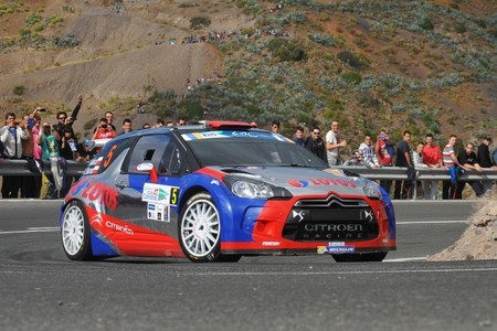 Robert Kubica la “lía” en la primera etapa del Rally Islas Canarias