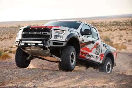 El Ford F-150 Raptor, a competir en el desierto