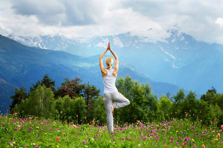 Las claves para realizar la postura del árbol de Yoga