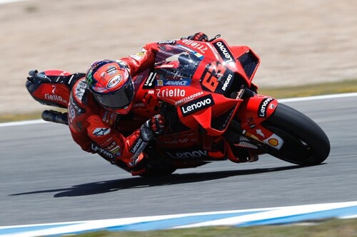 La Ducati también vuela en Jerez: Pecco Bagnaia bate por una décima a Fabio Quartararo; Marc Márquez fuera de la Q2