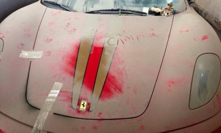 Mientras el dólar sube al cielo, 144 autos exóticos son abandonados en Vietnam