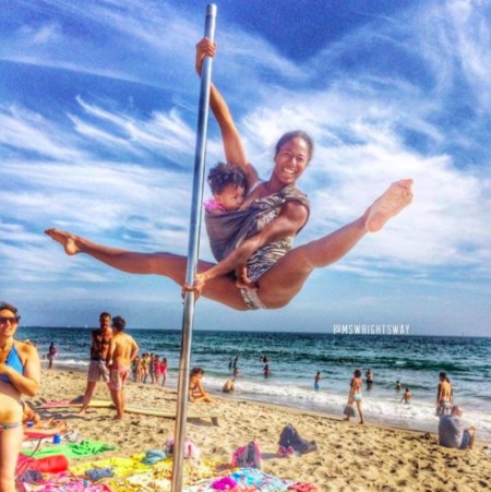 Bailando con el bebé amamantando