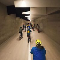En Suiza usan tanto la bicicleta que los carriles bici ya no eran suficientes. Para solucionar los problemas de convivencia con los coches han decidido enterrarlas en un megatúnel 
