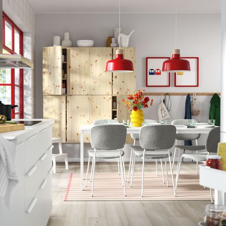 Comedor de Ikea con armarios de pared