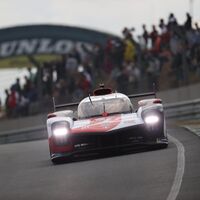 El Toyota #7 sigue liderando unas caóticas 24 Horas de Le Mans: lluvia, accidentes y criba entre los LMP2