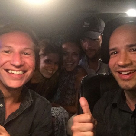 Y en esto que vas tranquilo y se te sube Ashton Kutcher al coche