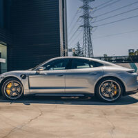 Todos los Porsche Taycan vendidos tendrán que pasar por el taller: pueden estar afectados por un problema en los frenos