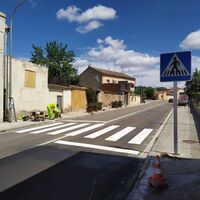 La DGT está probando estas señales experimentales en los entornos urbanos para reducir la velocidad, también a las motos 