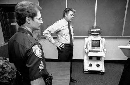 Éste es el primer robot 'arrestado' por la policía y pasó en 1982
