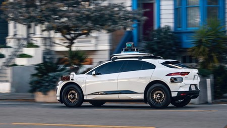 Waymo presenta la quinta generación de su coche autónomo: 29 cámaras, LIDAR perimetral y ahorro de costes