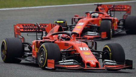 Tres carreras, tres órdenes de equipo: Ferrari volvió a frenar a Leclerc en China para "subir la moral" de Vettel