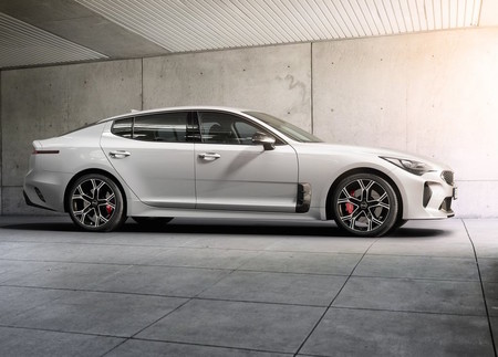 Kia Stinger 2018 1024 17