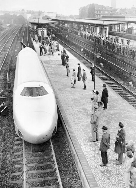 Bundesarchiv Bild 183 R98029 Schienenzeppelin In Berlin