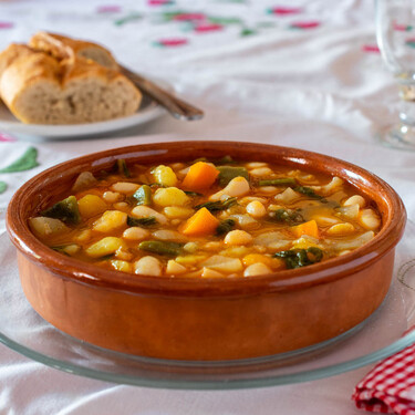 La receta de cuchara de Castellón tan fácil como barata con la que darte una tregua de comilonas y gasto en Navidad