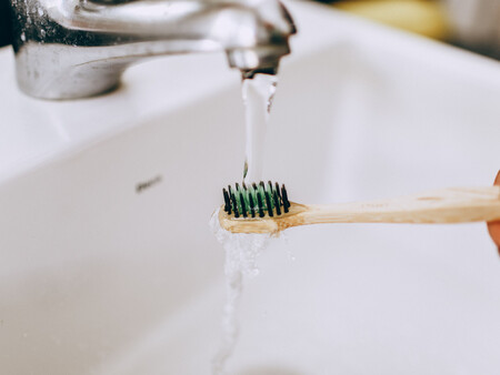 Agua En Cepillo Dental