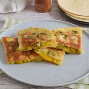 Quesadillas de mango, una receta fácil y rápida para cenar de lujo con muy pocos ingredientes