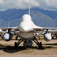 EEUU se ha reconciliado con Ucrania. Y como regalo le ha enviado aviones F16 que son incapaces de volar