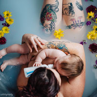 Las tres razones por las que las madres que dan biberón merecen el mismo respeto que las que amamantan