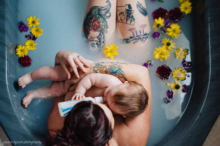 Las tres razones por las que las madres que dan biberón merecen el mismo respeto que las que amamantan