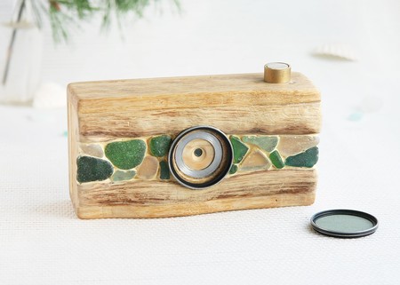Las increíbles cámaras pinhole hechas a mano con madera traída por la corriente del mar Báltico de Sergey Lebedev