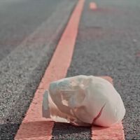 La ciencia ha vuelto a demostrar por qué hay que llevar casco en moto, y el vídeo no puede ser más explícito