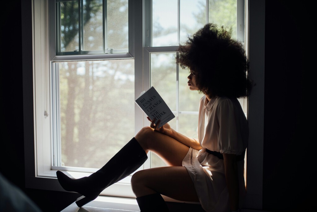 Cada vez hay más gente resumiendo libros con ChatGPT en lugar de leerlos: bienvenidos a la era de la post-alfabetización 
