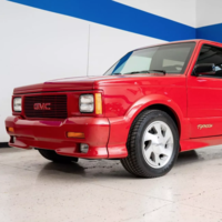 Con un motor delicioso y en estado impecable: este SUV de GMC tiene 32 años, pero acaba de venderse por una millonada, aun más caro que un Corvette ZR1 nuevo