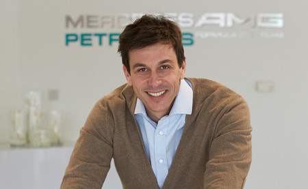 Toto Wolff: "Nuestros pilotos son libres de luchar mientras no perjudique a Mercedes"