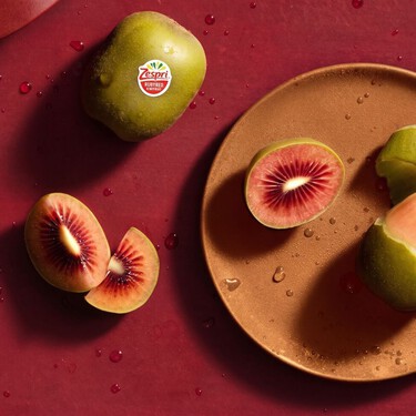 Ha tardado más de 15 años, pero el nuevo kiwi rojo de Zespri ya se cultiva en Europa