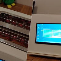 Creíamos que ya lo habíamos visto todo con Windows 98: alguien ha conseguido que funcione dentro de una tostadora 