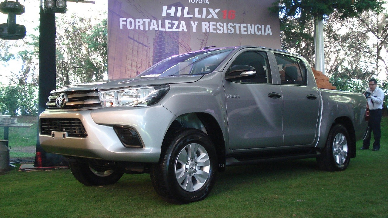 Toyota Hilux 2016: Precios,versiones y equipamiento en México