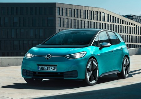 Volkswagen reduce la distancia: quiere ser el rey de los autos eléctricos para 2023