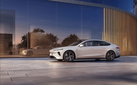 La batería de estado sólido del Nio ET7 pesa 200 kg menos que la batería de un Tesla y da 280 km más