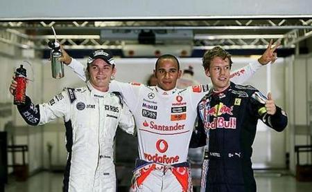 Lewis Hamilton se lleva la pole en una sesión loca