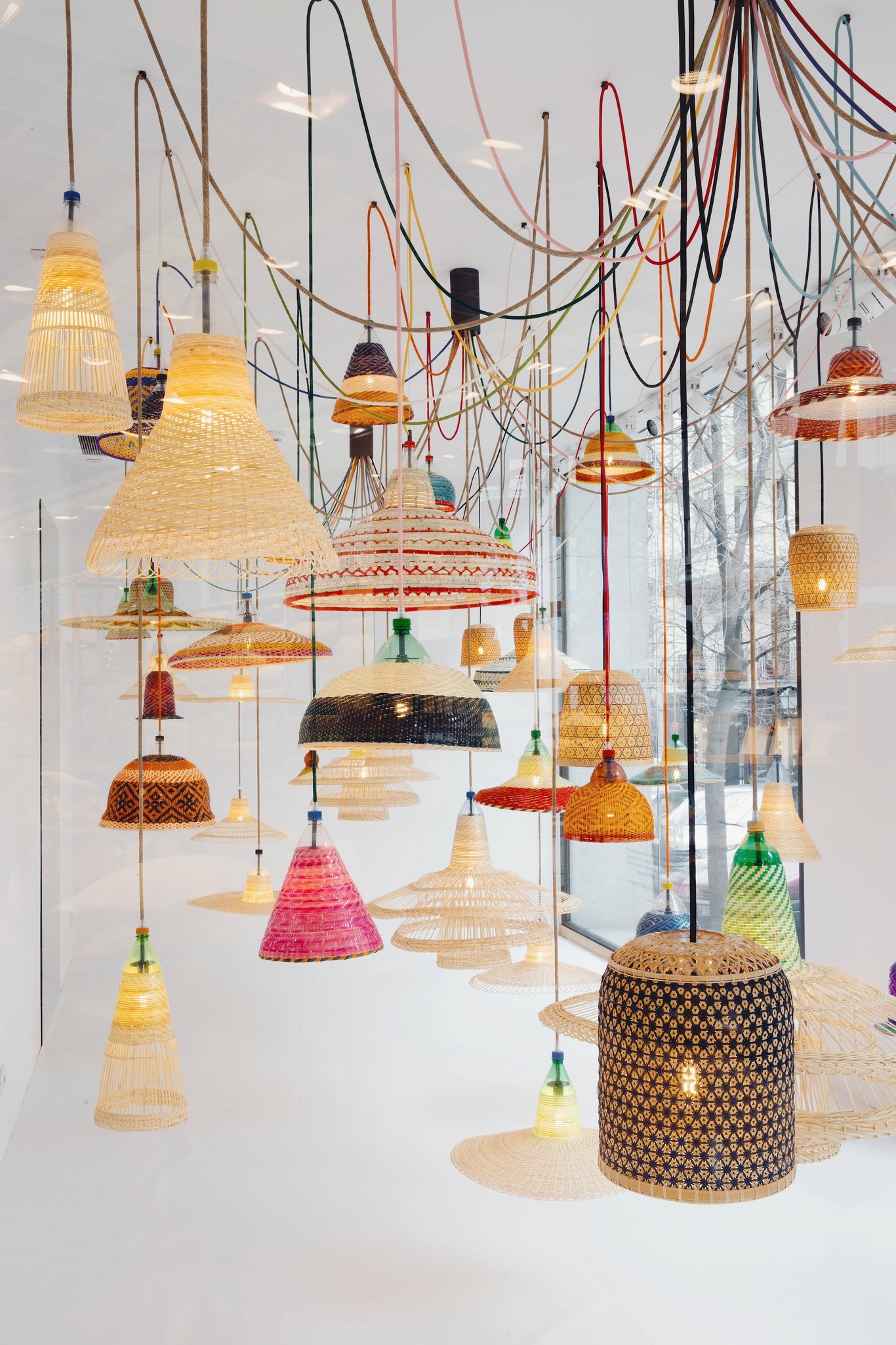 Zara Home presenta la nueva PET Lamp Pikul de ACdO en colaboración con